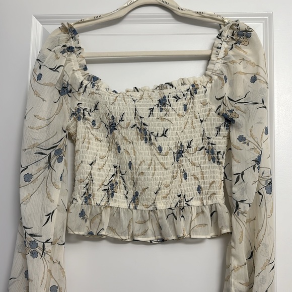 Floral Smocked top - Picture 6 of 7